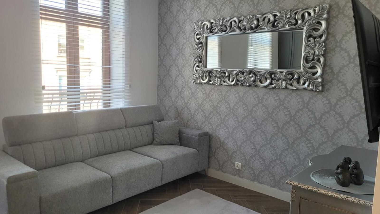 Apartment Jaracza 28/8 *